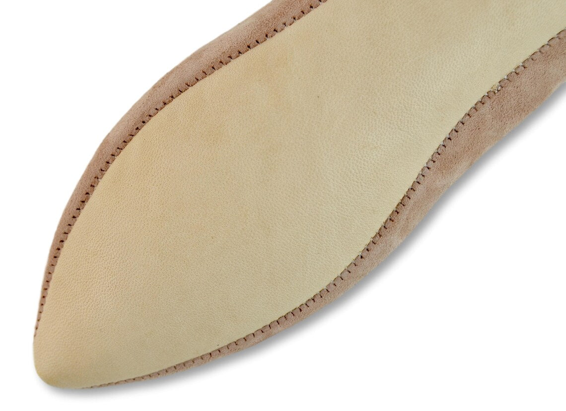 Babouches en Daim Beige pour Femme : Confort, Élégance Durable, et Charme Artisanal avec Bout Pointu