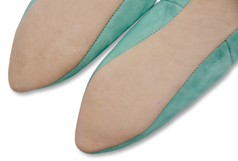 Babouches en Daim Bleues Turquoise pour Femme : Confort, Élégance Durable, et Charme Artisanal avec Bout Pointu