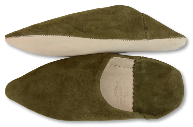Babouches en Daim Olive pour Femme : Confort, Élégance Durable, et Charme Artisanal avec Bout Pointu