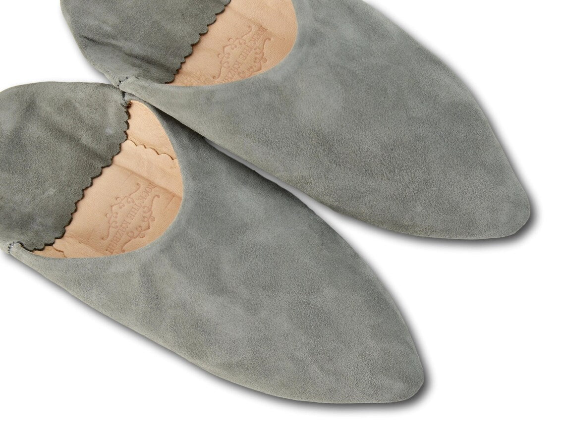 Babouches en Daim Rose pour Femme : Confort, Élégance Durable, et Charme Artisanal avec Bout Pointu