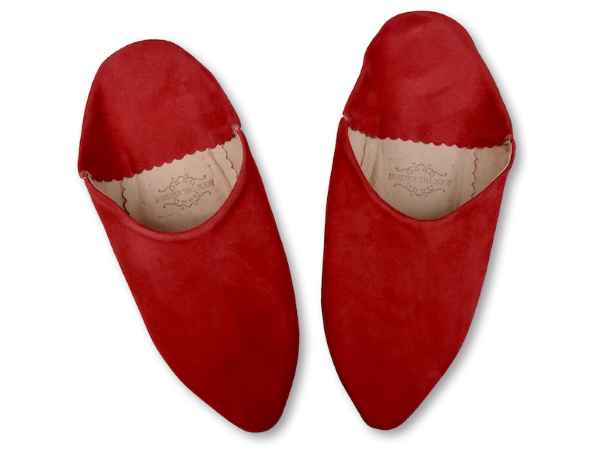 Babouches en Daim Rouge pour Femme : Confort, Élégance Durable, et Charme Artisanal avec Bout Pointu