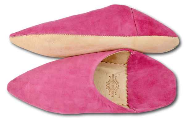 Babouches en Daim Rose pour Femme : Confort, Élégance Durable, et Charme Artisanal avec Bout Pointu